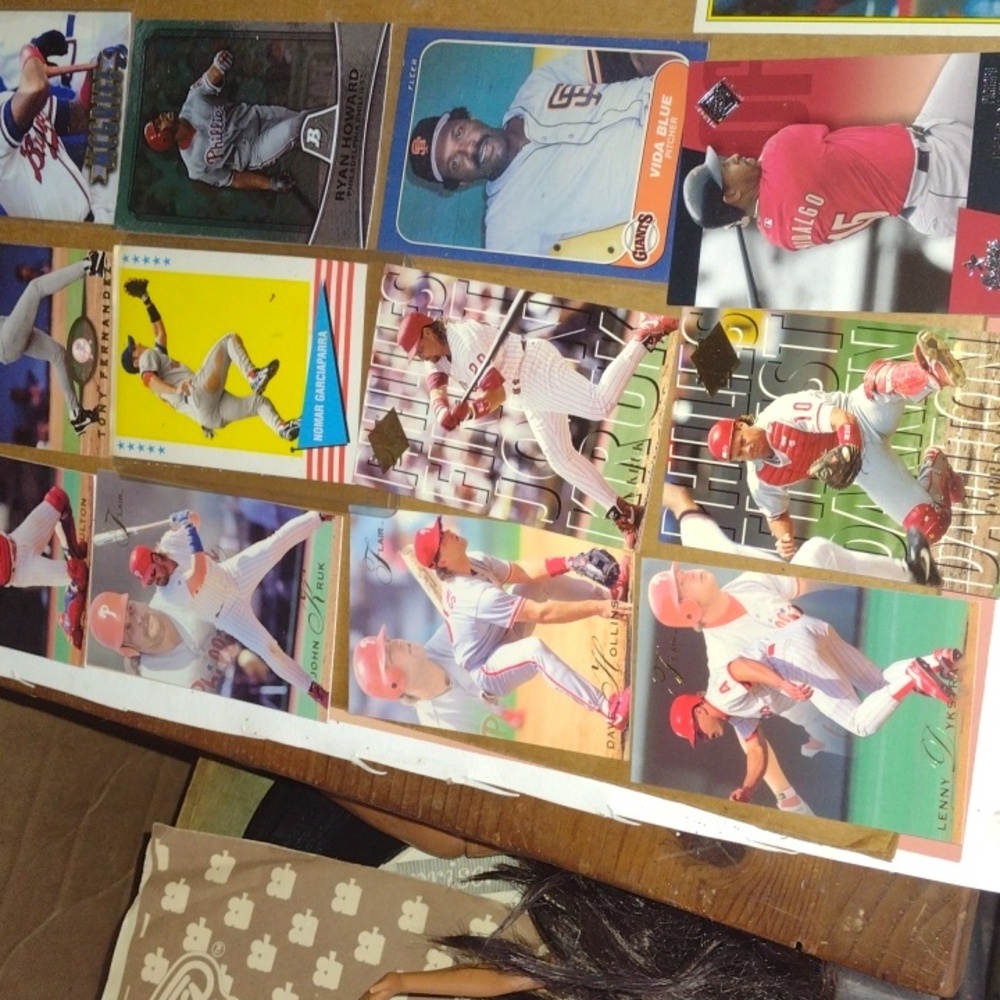 Assorted Baseball Trading Cards - Picture 6 of 7